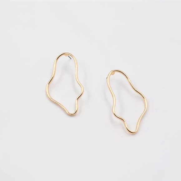 Irregular Abstract Minimalist Chic Gold Earrings - Picture 4 of 7